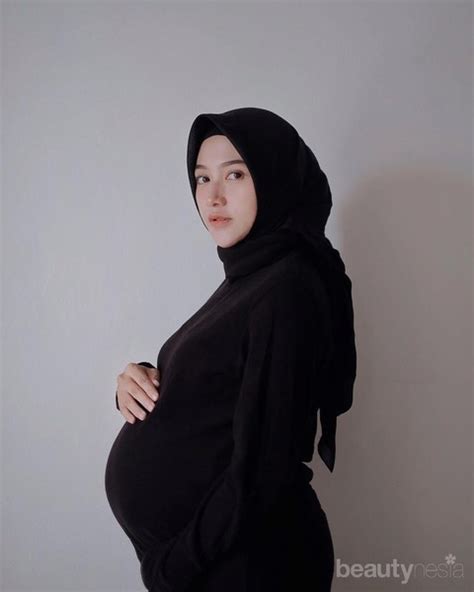 5 Inspirasi Foto Maternity Ala Selebgram Hijab Cantik Dan Anggun Meski Tertutup