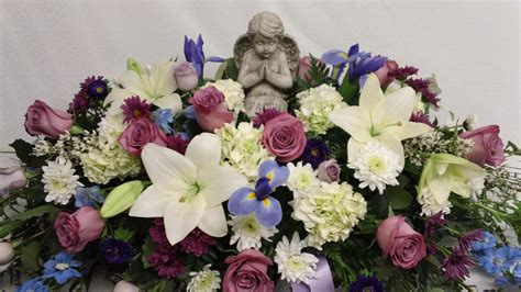 We give you 100% guaranteed flower delivery in the philippines. casket spray | Sympathy flowers, Flower arrangements ...