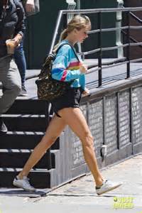 Taylor Swift Steps Out To Run Errands In Short Shorts In Nyc Photo 4125616 Taylor Swift