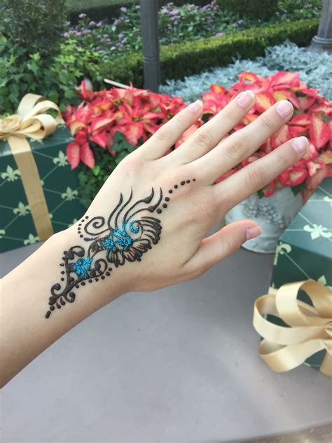 Henna At Disney Epcot Henna Hand Tattoo Hand Tattoos Disney Epcot