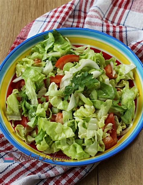 Cea Mai Simplă Rețetă De Salată Verde Cu Roșii și Castraveți Rețeta