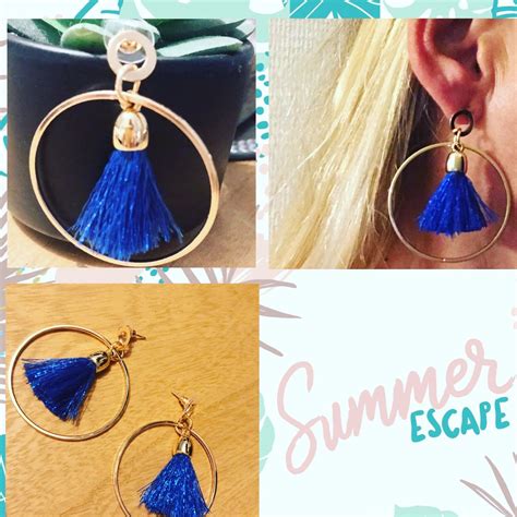 Superbe Pompon Bleu Electrique Lobe Drop Earrings Etsy Jewelry