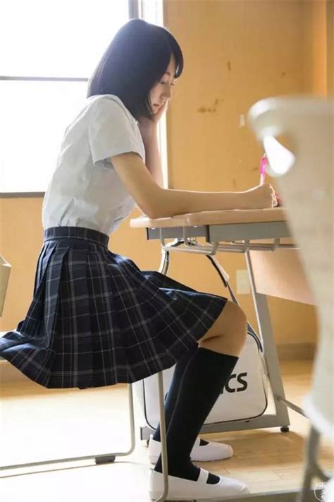 日本女生校服为什么设计那么短紧露？ 搜狐