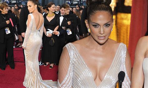 Oscars Did Jennifer Lopez Suffer Wardrobe Malfunction Daily Mail Online