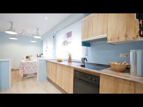 Nueva colección para salones rústicos estilo actual serie baiada esta fabricada en madera de pino con traseras y. Cocina luminosa con comedor y de aire rústica - Decogarden ...