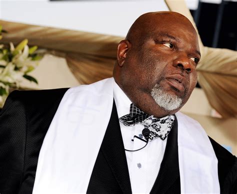 Bishop Td Jakes Wants To Make It Clear He Is Against Same Sex Marriage News Bet
