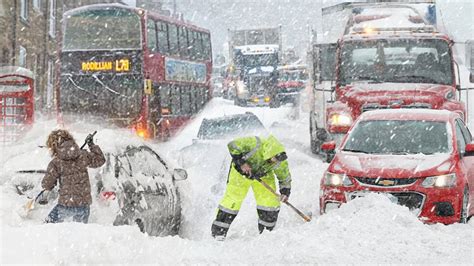 England Is Freezing Crazy Snow Storm In London Uk Dec 12 2022