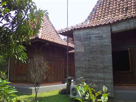 Rumah joglo or joglo houses are famous traditional buildings in central java, indonesia. Agus Supriyanto's Blog: Kampoeng Wisata Rumah Joglo Bogor