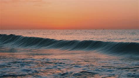Download Wallpaper 2048x1152 Ocean Water Waves Horizon Sunset
