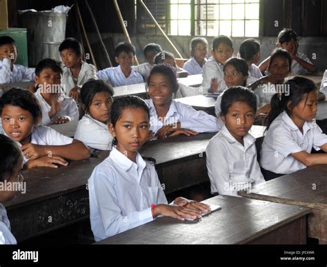 Cambodian School Children Hi Res Stock Photography And Images Alamy