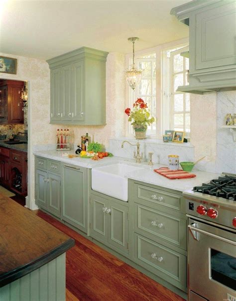 I found the first french country kitchen featured on houzz and one of the questions readers wanted to know about was the chandelier. Genius Small Cottage Kitchen Design Ideas 21 | Cottage ...