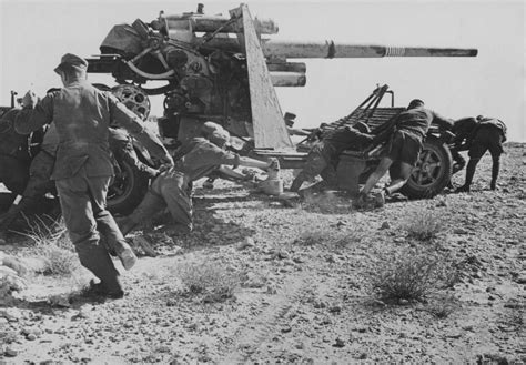 88cm Flak Crew Rush To Set Up Their Piece In North Africa 88mm