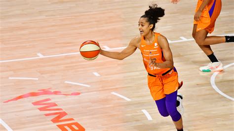 With Taurasi Out Diggins Smith Takes On Bigger Role Vs Former Team