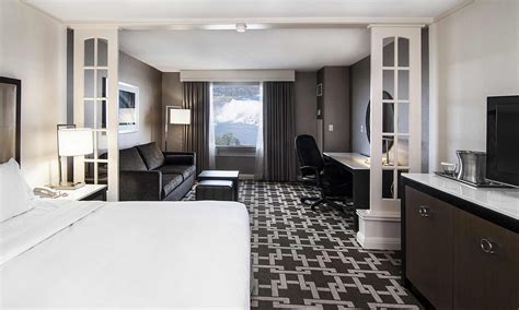 Rooms & Suites — Hilton Niagara Falls/Fallsview Hotel & Suites