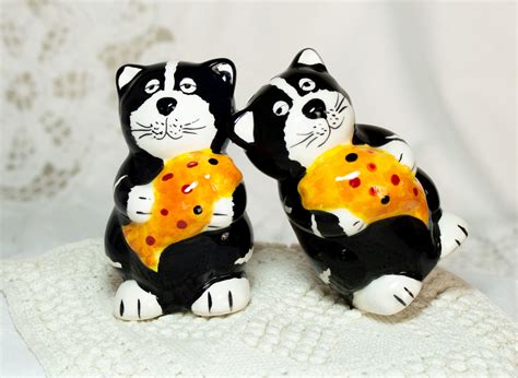 Cat Holding Fish Salt And Pepper Shakers Fun Holiday Time Cynthia S Attic Direct Antiques