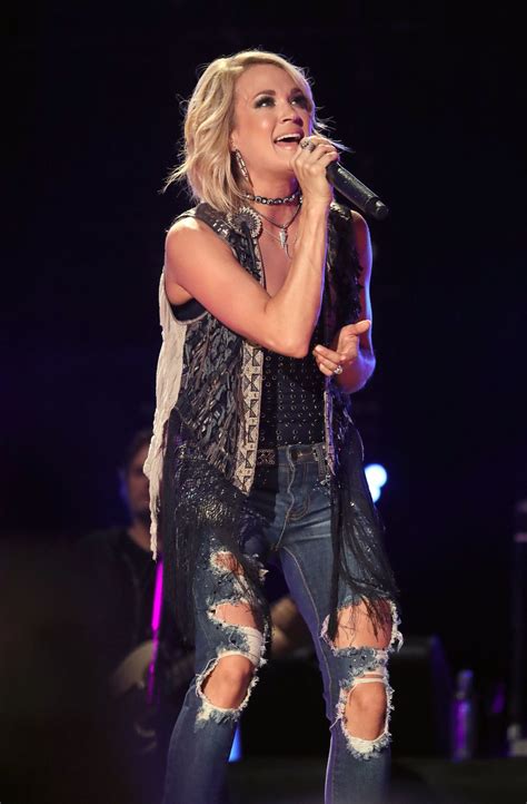 Carrie Underwood Performing At The 2016 Cma Music Festival In Nashville