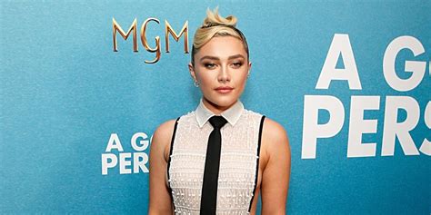 Seventeen On Twitter Florence Pugh Wears A Sheer Tuxedo Gown With A