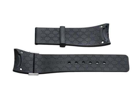 I Gucci 114 Black Rubber Strap With Embedded Logo For The 44mm Gucci