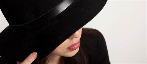 Tutte Pazze Per I Cappelli Dalle Fashion Blogger Ecco La Nuova Tendenza Target Donna
