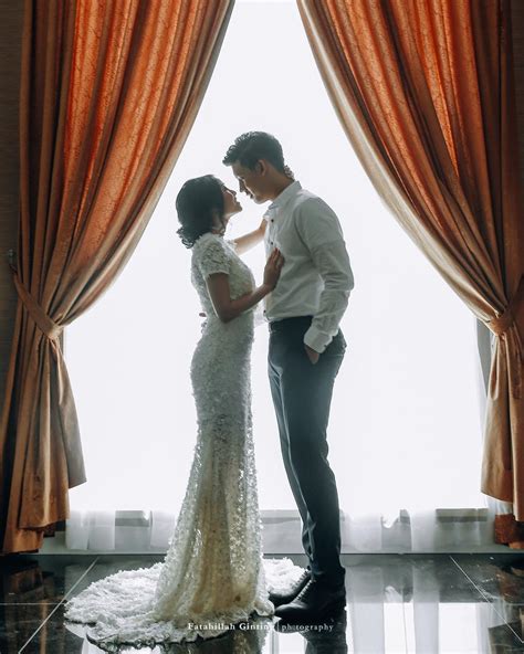 Pernikahan sarah & evran tempat : 25+ Trend Terbaru Background Foto Studio Wedding Merah ...