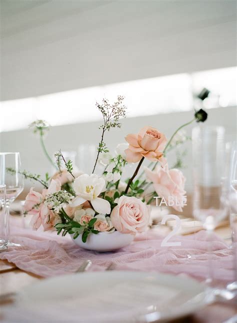 Ikebana Inspired Wedding Flower Ideas Perfect For The Minimalist Couple