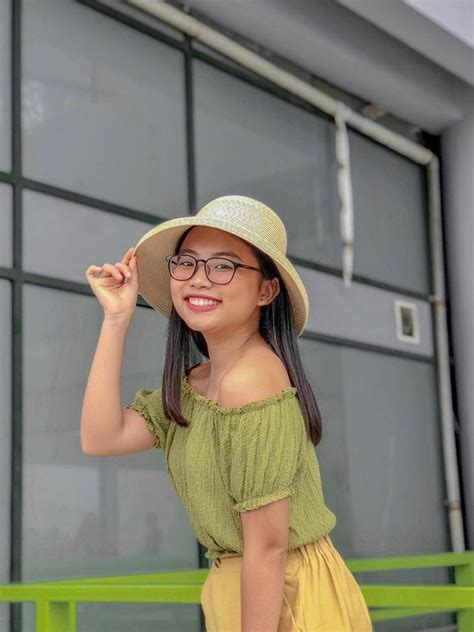 Bên mua nhà ô tô, bên 5 năm vẫn không biết được gì ghê thật, nếu vậy thì bà pn chăn dắt ghê quá :( Phương Mỹ Chi mua nhà tặng cho bố mẹ sau 2 năm ca hát