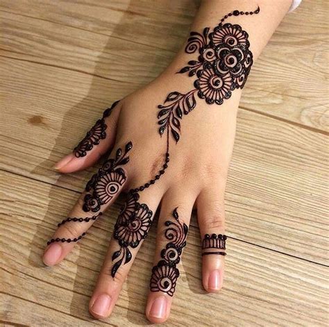 Pretty And Unique Designs 😍😍😍😍😍 Via Raudhahedrah Pakistanibride Henna