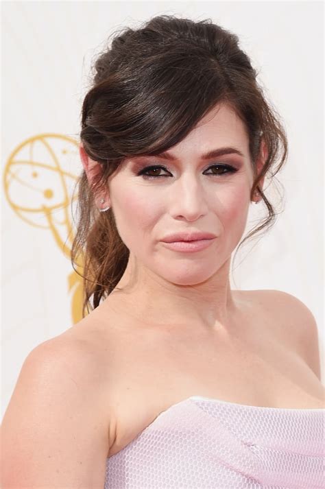 Yael Stone Emmys 2015 Hair And Makeup On The Red Carpet Pictures
