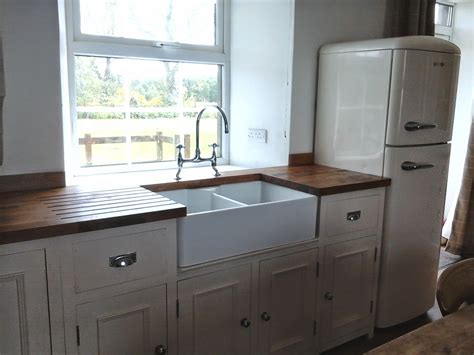 See our top picks for materials and styles to help your kitchen windows exude a classic country look. Pin on Kitchen