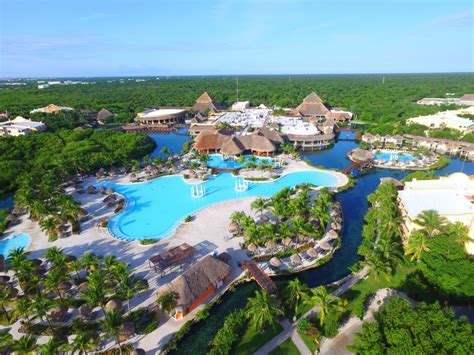 Pool Grand Palladium White Sand Resort And Spa Akumalriviera Maya
