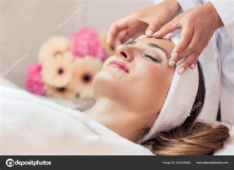Beautiful Woman Relaxing During Rejuvenating Facial Massage — Stock