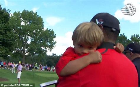 tiger woods celebrates wgc bridgestone victory with a hug from son charlie 4 at the 18th