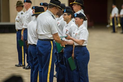 First 4 Women Graduate Cavalry Scout Training At Fort Benning Rallypoint