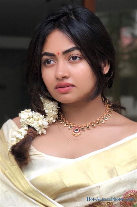 Malayalam Actress Shaalin Zoya Cute Photos In Kerala Saree Hot Actress Photos