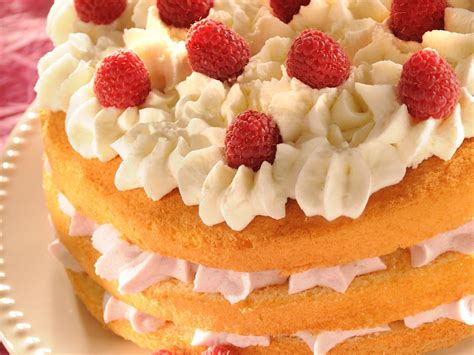 Génoise à étages à la crème de framboises Recette de Génoise à étages