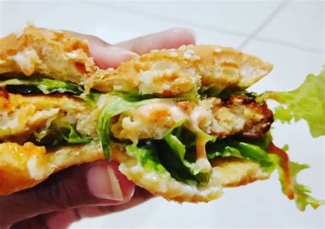 Hi foodies, mommy putri wong di episode kokiku.tv kali ini akan share resep burger nasi ayam yang unik dan lezat. Resep Patty Ayam Burger oleh ROZA - Cookpad