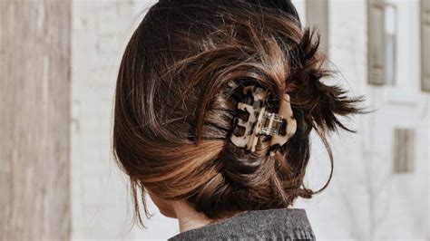 Break Out Your Old Tortoiseshell Claw Clip—because The 90s Hair