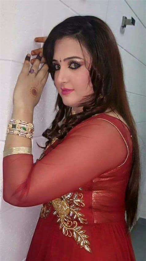 Neelam Gul Stylish Actresses Pakistani Party Wear Dresses Pakistani