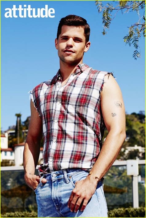 Charles carver martensen (born july 31, 1988), known professionally as charlie carver, is an american actor. Charlie Carver Reveals His Father Was Also Gay | Photo ...
