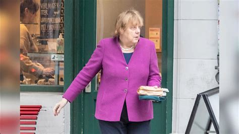 Angela Merkel Geht Einkaufen Ex Kanzlerin Bleibt Ihrem Blazer Look Treu