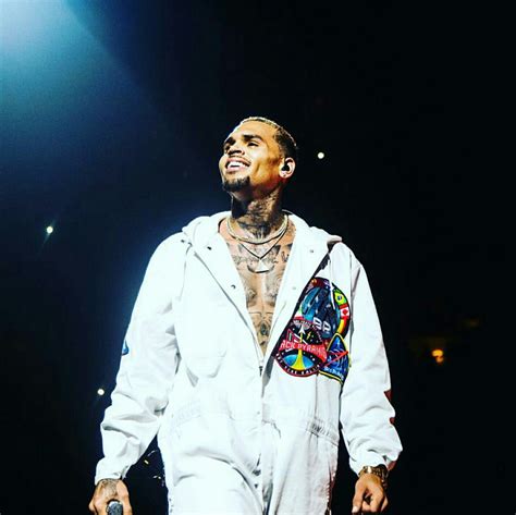 Pin By Chrianna Jenner On Chris Brown Chris Brown Outfits Chris Brown Pictures Chris Brown