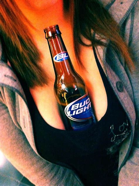 Pin By Edaw On Girl Beer Girl Drinking Drinking Beer
