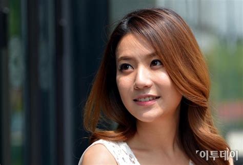 정윤희 남편이 되기전의 조규영은 부인과 딸하나 아들하나가 있었는데요. 스타인터뷰 배우 정윤희 "언젠가 행복이 기적처럼 쏟아지겠죠 ...
