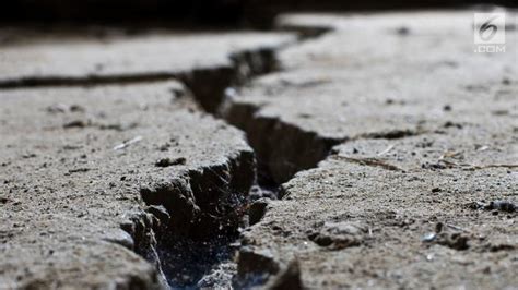 Gempa yang terjadi pada pukul 11.43 wib, atau 13.43 waktu setempat, itu berpusat di laut di teluk taluti, 67,5 kilometer timur tenggara masohi. Gempa Getarkan Maluku Tengah dan Konawe Sulteng Jumat 9 ...
