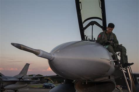 Maybe you would like to learn more about one of these? 【F16戰機迎接亞運英雄】華航廣播感謝選手們為國付出 蔡英文：歡迎回家 -- 上報 / 焦點
