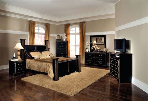 King bedroom sets for a modern master bedroom design. Bedroom Vanity Design | SoPosted.com