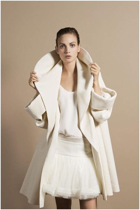 Es ist dabei nicht nur das. Unusual Bride Dress | Französisches brautkleid, Brautmode ...