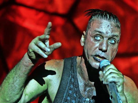 Rammstein operiert in ihren liedern immer wieder mit provokationen. Rammstein sänger alter | Rammstein singer Till Lindemann ...