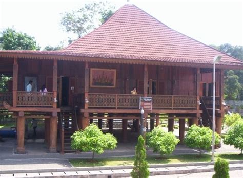 Namun saat digunakan untuk duduk pengantin sewaktu peresmian perkawinan adat/tradisi. Nuwo Balak Dan Nuwo Lunik Rumah Adat Tradisional Lampung ...