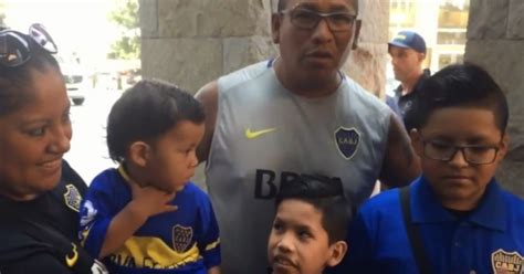 Carlos tevez makes his way through the arrivals hall at shanghai pudong international airport. Identidad xeneize: sus hijos se llaman Riquelme, Carlos ...